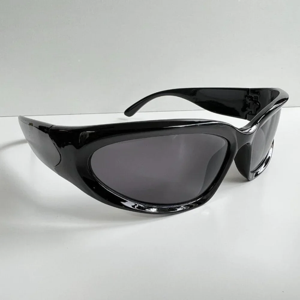 y2k 2000s vintage style black surfer sporty sunglasses